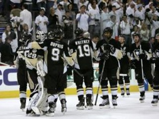 Hokejisti Pittsburghu zvíťazili v prvom finále Východnej konferencie nad Philadelphiou 4:2.