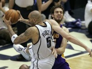 Hlavnú zásluhu na nočnom zápas Utahu mal krídelník Carlos Boozer, ktorý dominoval pod oboma košmi.