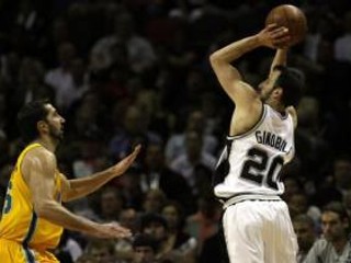 Hlavným strojcom víťazstva San Antonia bol Argentínčan Manu Ginobili.
