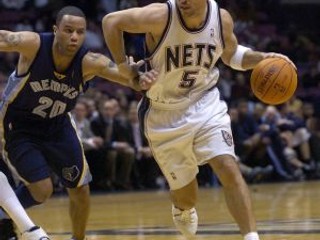 Jason Kidd (vpravo) zaznamenal 88. triple-double v kariére.