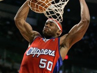 Corey Maggette z Los Angeles Clippers v efektnom zakončení.