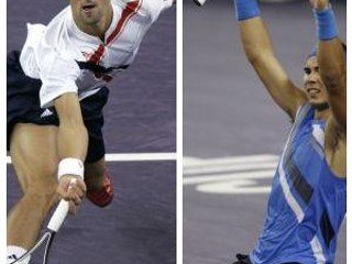 Rafael Nadal (vpravo) bol v atraktívnom a najmä kvalitnom zápase nad sily Srba Novaka Djokoviča (vľavo).