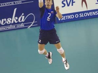 Podáva kapitán repre­zen­­tácie Michal Masný.