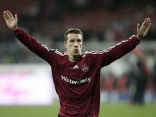 Marek Mintál sa teší z jedného zo svojich dvoch gólov do siete AZ Alkmaar.