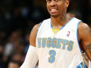 Denveru Nuggets dnes nepomohlo v zápase proti Los Angeles Lakers ani 51 bodov rozohrávača Allena Iversona.