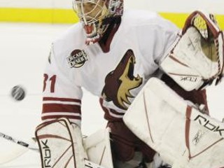 Naposledy pôsobil Curtis Joseph v NHL v drese Phoenixu Coyotes.