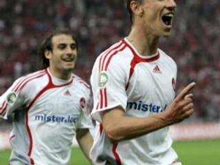 1. FC Norimberg s Marekom Mintálom a Róbertom Vittekom v kádri čaká v nasledujúcom kole Pohára UEFA portugalský tím Benfica Lisabon.