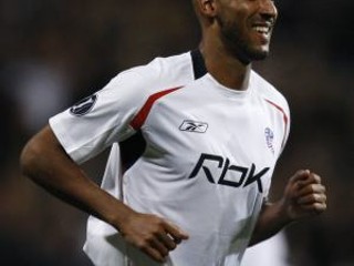 Francúzsky útočník Nicolas Anelka odchádza z Boltonu do konkurenčnej Chelsea.