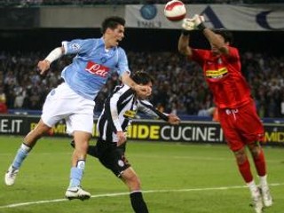 Do zástupu záujemcov o služby slovenského reprezentanta Mareka Hamšíka sa pridalo aj španielske Atlético Madrid