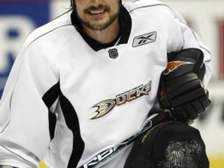 Teemu Selänne naposledy pôsobil v drese tímu NHL Anahaim Ducks.