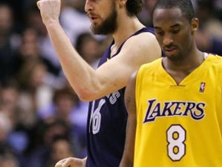 Španielsky majster sveta Pau Gasol sa stal spoluhráčom Kobeho Bryanta v LA Lakers