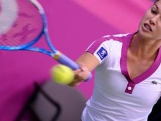 Dominika Cibulková mala dobre rozohratý duel proti českej jednotke Vaidišovej, z víťazstva sa ale napokon tešila favoritka.