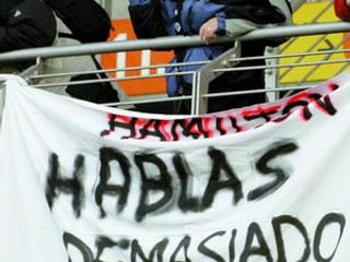 F1: V Španielsku urážali Hamiltona