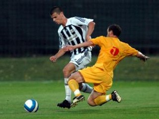 Juraj Halenár v súboji s Adrianom Valentinom Stanom. Po zápase bol spokojnejší hráč moldavského tímu.