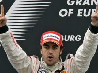 Jazdec McLaren Mercedes Fernando Alonso sa stal hrdinom VC Európy