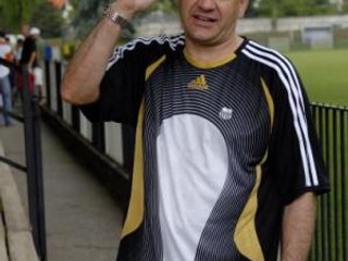 Tréner Petržalky Vladimír Weiss sa bude musieť aj v odvete predkola Pohára UEFA proti arménskemu tímu FC Mika vysporiadať s početnými zraneniami kľúčových hráčov