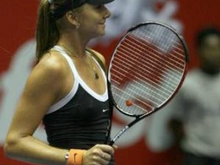 Slovenská tenistka Daniela Hantuchová reaguje po tom, ako zvíťazila nad Poľkou Martou Domachowskou počas tenisového turnaja WTA Sunfeast Open v indickej Kalkate 19. septembra 2007.