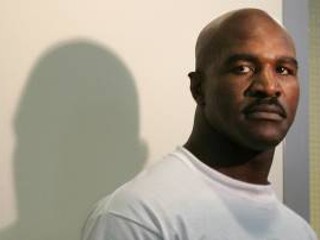 Evander Holyfield svoj návrat do ringu titulom majstra sveta WBO neobohatil