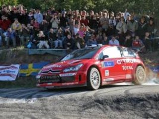 Francúz Sebastien Loeb si udržal vďaka korzickému víťazstvu šancu na titul majstra sveta rely
