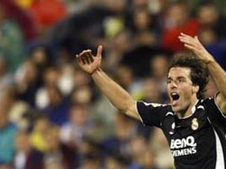 Strelec oboch gólov Realu Madrid a pravdepodobne aj záchranca titulu Ruud Van Nistelroy.