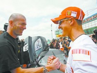 Schumi povozil Zidana