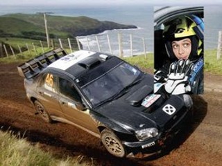 Valentino Rossi si v prestávke medzi sezónami zajazdil na Rely Nový Zéland za volantom Subaru Impreza so svojím typickým číslom 46 a skončil na jedenástom mieste.