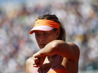 Maria Šarapovová počas finále Roland Garros proti Simone Halepovej.