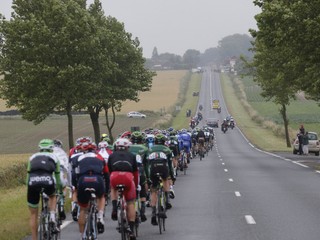 Pelotón počas šiestej etapy Tour de France.