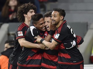 Gólovo sa presadil aj Javier Hernández (Druhý sprava).