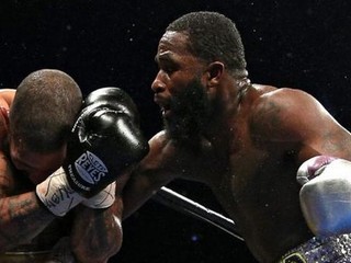 Boxer vyhral zápas, ale prekročil váhový limit a titul nezískal