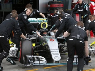 Aj takto vyzeral záver kvalifikácie na Veľkú cenu Austrálie. Jazdci odstavili vozidlá už tri minúty pred koncom.