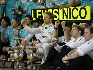 Dnešné preteky v Bahrajne sa obzvlášť vydarili stajni Mercedes.