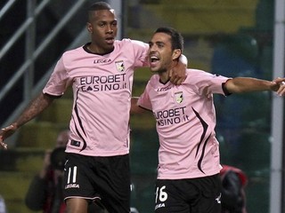 Vo farbách sicílskeho Palerma sa Zahavimu (vpravo) príliš nedarilo.