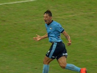 Spracoval si loptu, oklamal obrancov. Hološko dal parádny gól