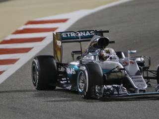 Lewis Hamilton v tejto sezóne stále čaká na premiérové víťazstvo.