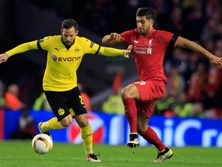 Emre Can (vpravo).