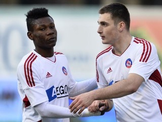 Samuel Kalu (vľavo) strelil jediný gól AS Trenčín.