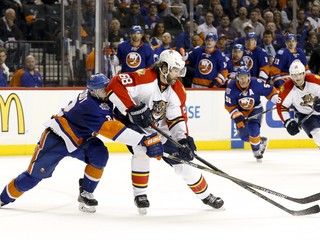 Jaromír Jágr (v strede) opäť prispel k víťazstvu Floridy.