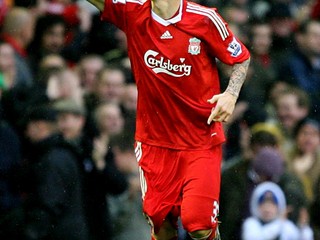 Nekompromisný zadák pôsobí v Merseyside od roku 2008. 