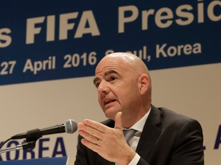 Šéf FIFA Infantino chce dohliadnuť na fungovanie zväzu africkej krajiny.