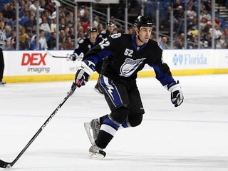 Smoleňák v pár dueloch dokonca zažil atmosféru NHL.