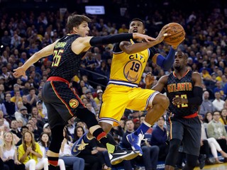 Leandro Barbosa (v žltom) hrá v NBA už trinástu sezónu.
