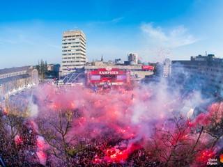 V Eindhovene už asi ani veľmi nepočítali, že by si mohli užiť majstrovské oslavy. Nečakané zakopnutie Ajaxu však spustilo radostné emócie medzi fanúšikmi PSV.