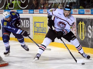 Matoušek (v bielom) ostáva v službách "baranov" aj naďalej.