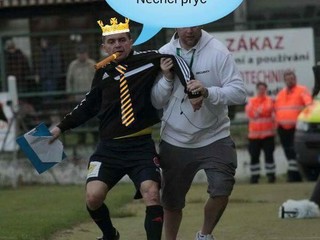 Opitý arbiter sa stal okamžite hitom internetu.