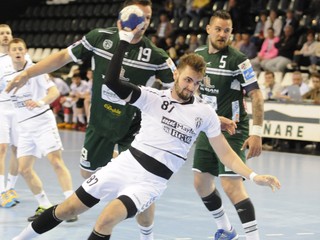 Hlohovčan Gabriel Papp zakončuje na bránu prešovského Tatrana. Domáci favorit však bez problémov vyhral.