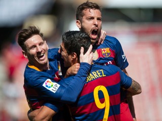 Barcelona obhájila vďaka hetriku Suareza španielsky titul