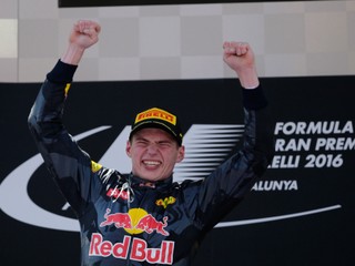 Mladík Verstappen dosiahol prvý triumf v F1