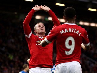 Rooney po spolupráci s Martialom dal prvý gól domácich.