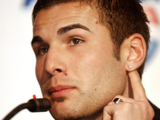 Mutuho sprevádzali škandály počas celej kariéry.